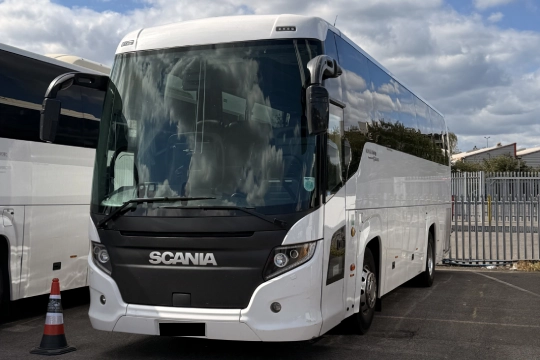 midi-coach-06